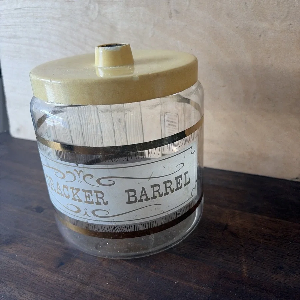 VINTAGE  PYREX  THE CRACKER BARREL W/ PLASTIC LID